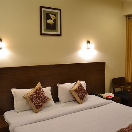 Hotel Adi Ναγκπούρ Εξωτερικό φωτογραφία