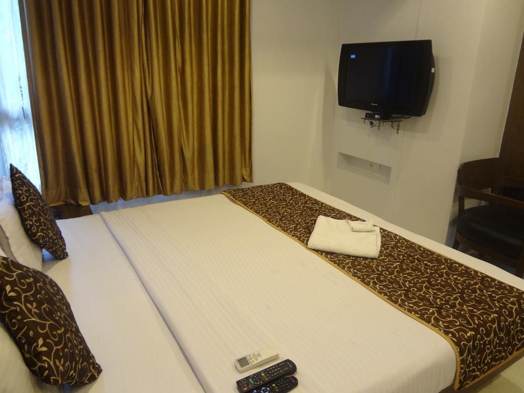 Hotel Adi Ναγκπούρ Εξωτερικό φωτογραφία