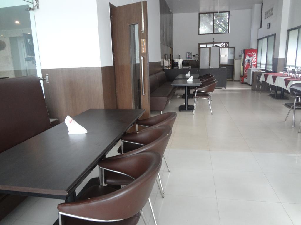 Hotel Adi Ναγκπούρ Εξωτερικό φωτογραφία