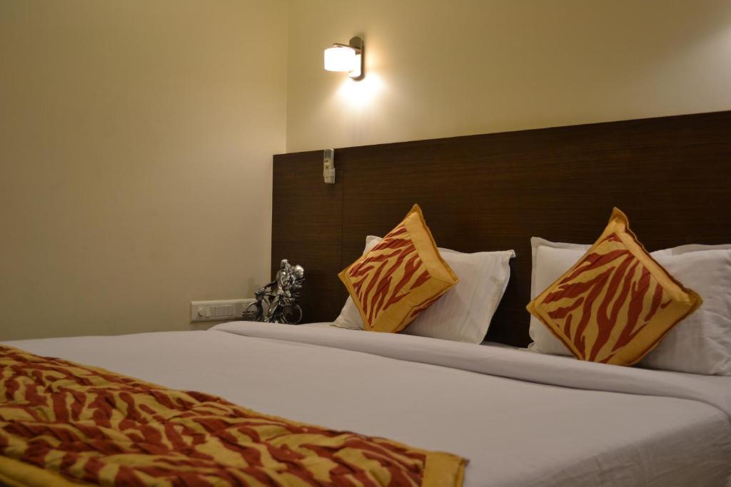 Hotel Adi Ναγκπούρ Δωμάτιο φωτογραφία