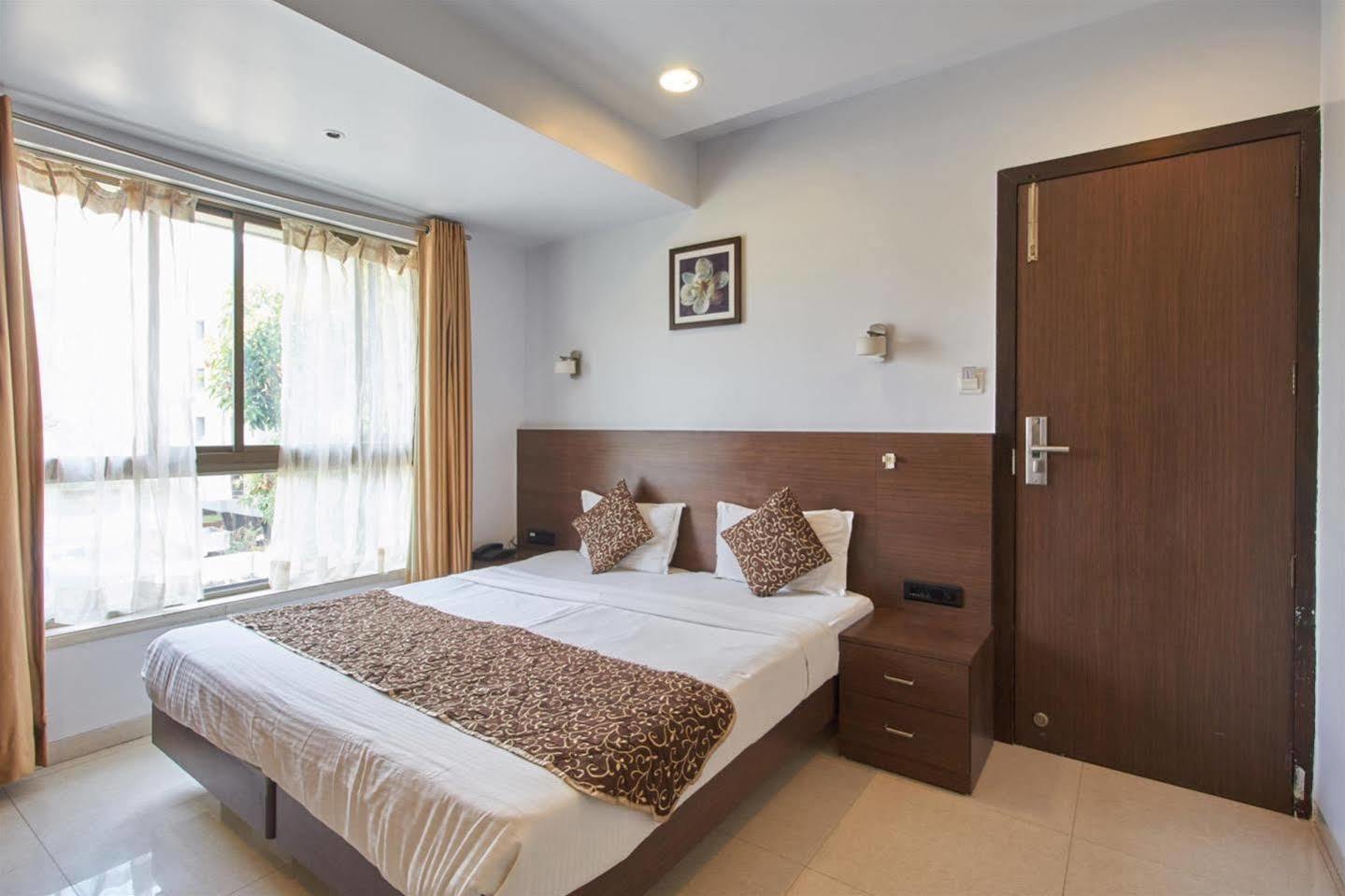 Hotel Adi Ναγκπούρ Εξωτερικό φωτογραφία