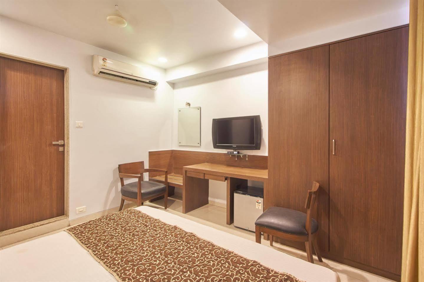 Hotel Adi Ναγκπούρ Εξωτερικό φωτογραφία