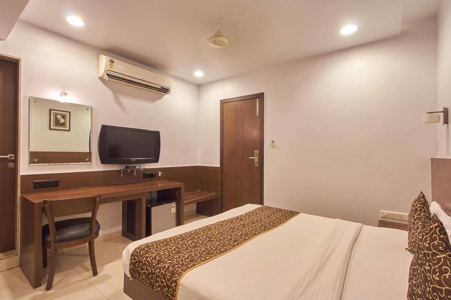 Hotel Adi Ναγκπούρ Εξωτερικό φωτογραφία
